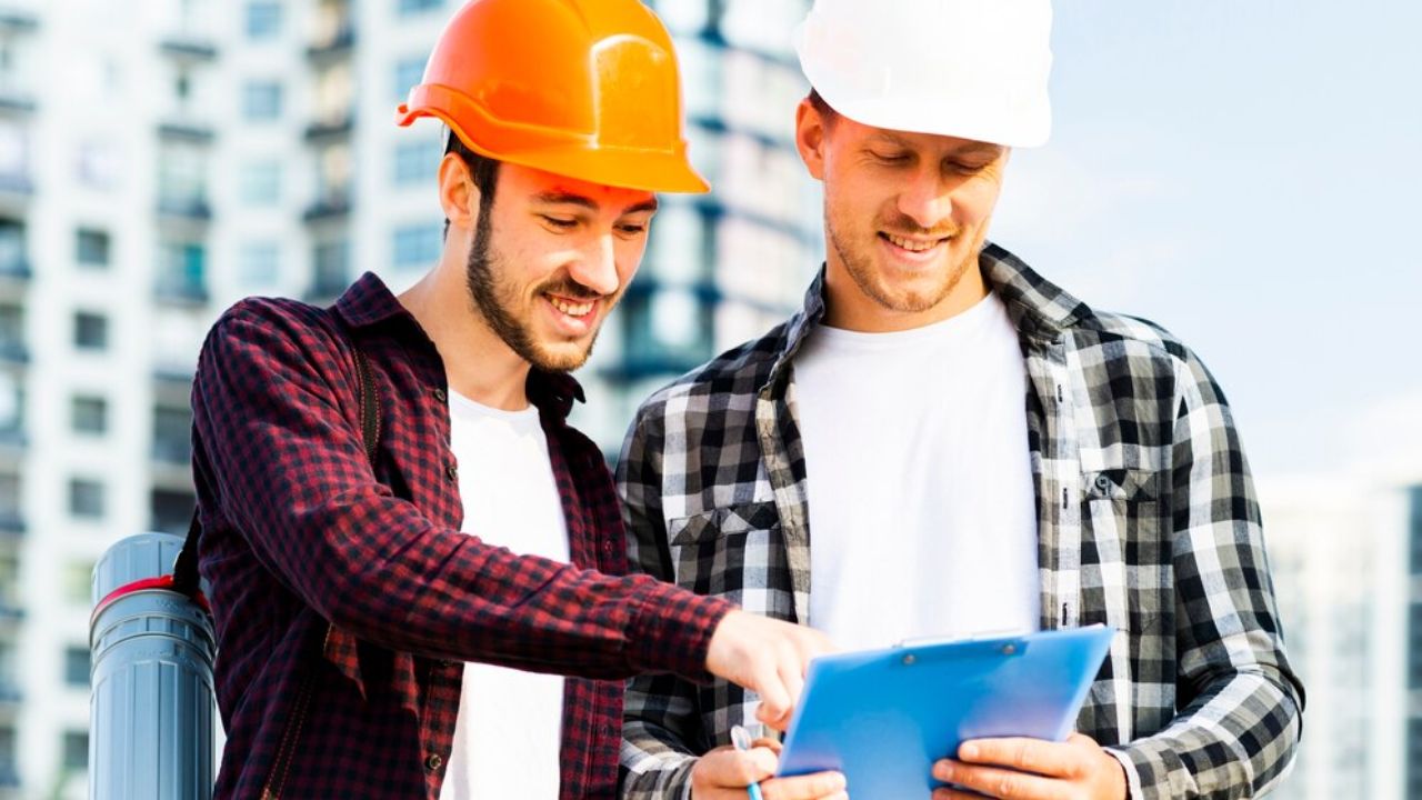 10 Best Free WordPress Themes for Builders and Construction Companies