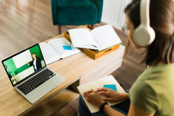 10 Best Free Fastest E-learning WordPress Themes
