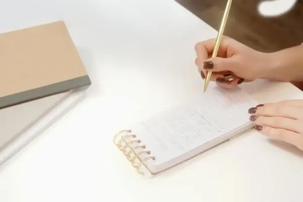 Writer comparing QuillBot and Wordtune AI rewriting tools